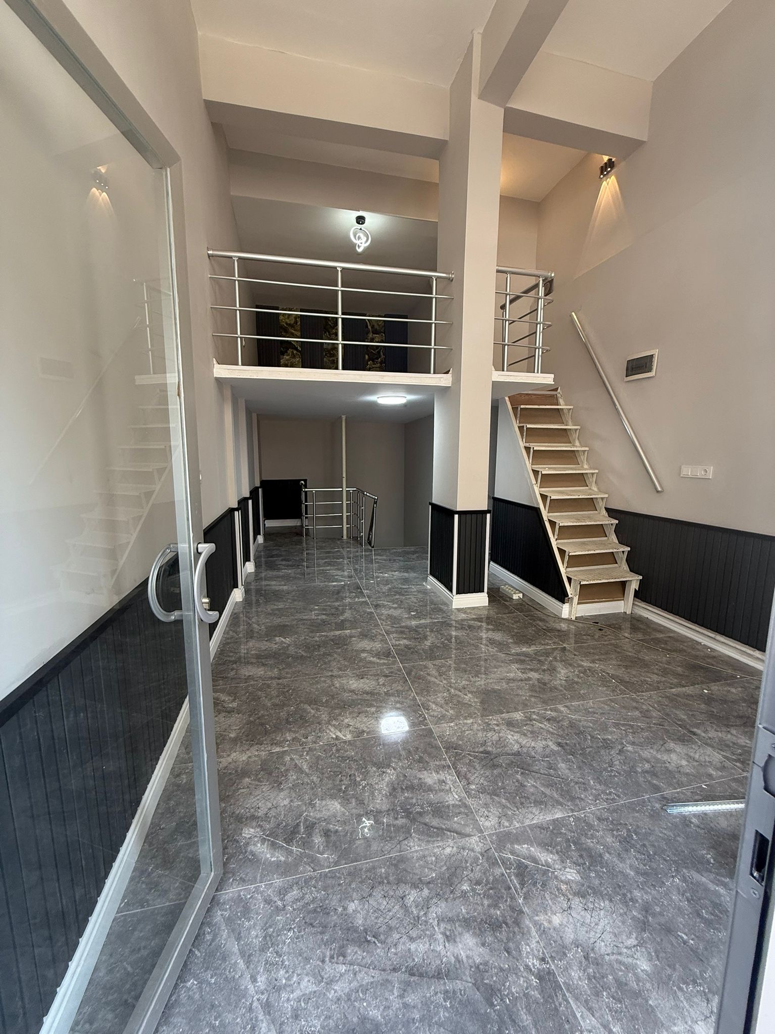 tevfi-ki-ye-mah-malta-caddesi-ci-vari-luks-i-ci-yeni-lenmi-s-3-katli-satilik-dukkan