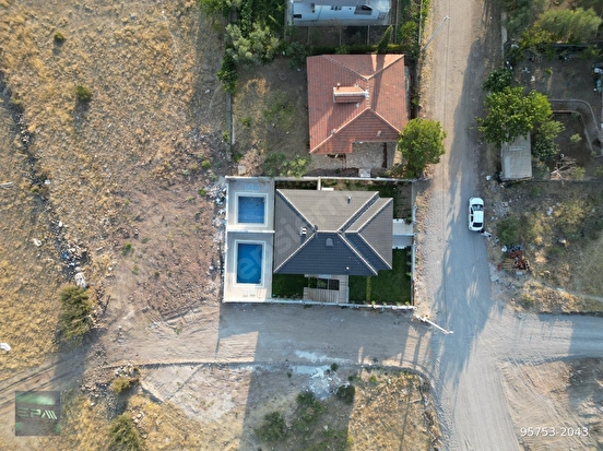 muradiyeye-yakin-i-kiz-mustakil-villa-havuzlu-otoparkli